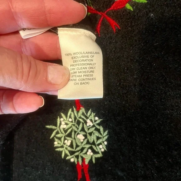 VTG Susan Bristol Christmas Vest M Black Boiled Wool Embroidered Y2K 2000 Wreath - Picture 9 of 9